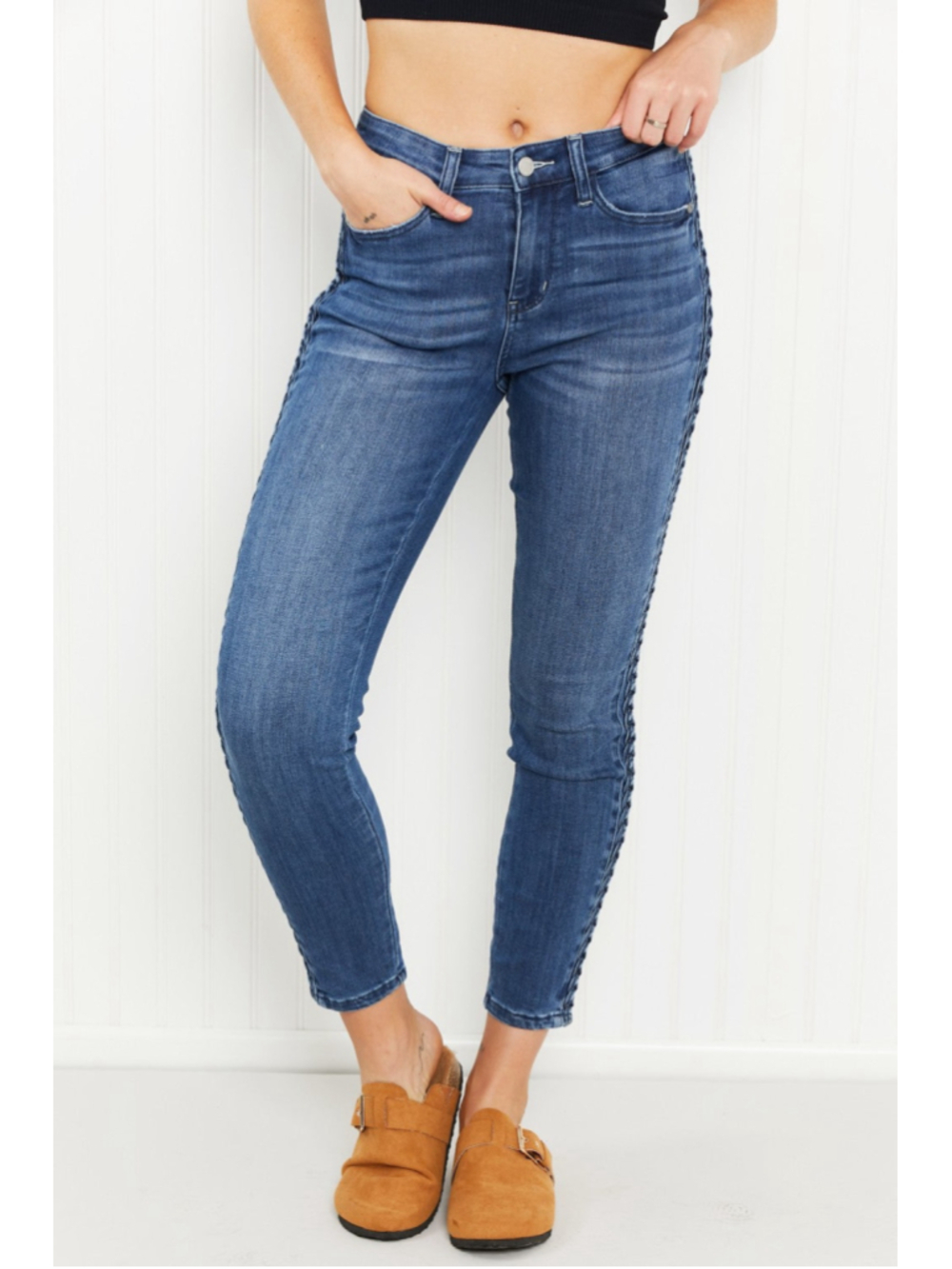 Judy Blue Mid-Rise Braided Detail Relaxed Jeans Size 9/29 NWT